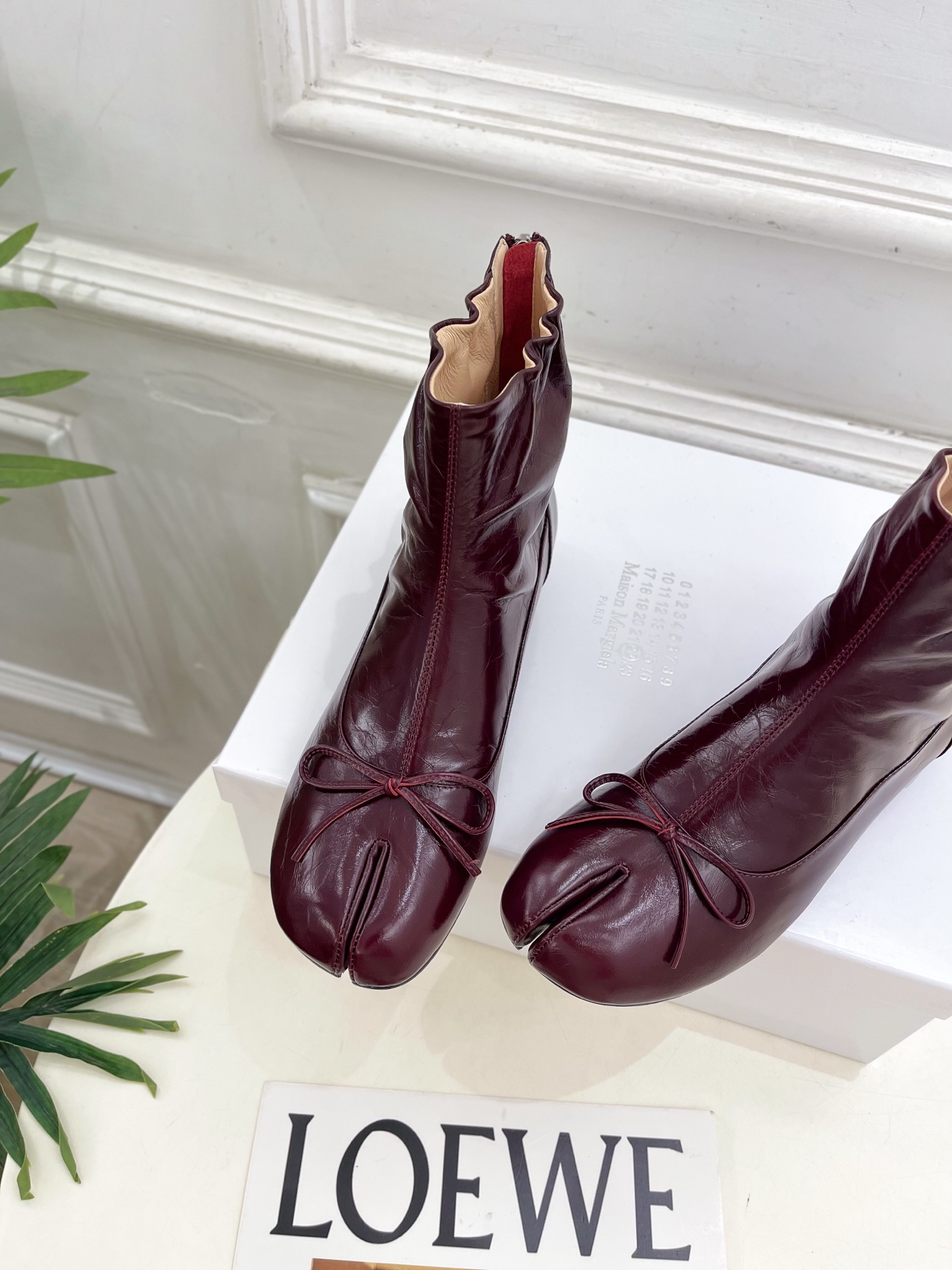 Maison Margiela· 马吉拉26𝐬𝐬 2026秋冬新品 MM6复古蝴蝶结褶皱分趾短靴———————— MM Maison Margiela· 马吉拉26𝐬𝐬 2026秋冬新品 MM6复古蝴蝶结褶皱分趾短靴———————— MM