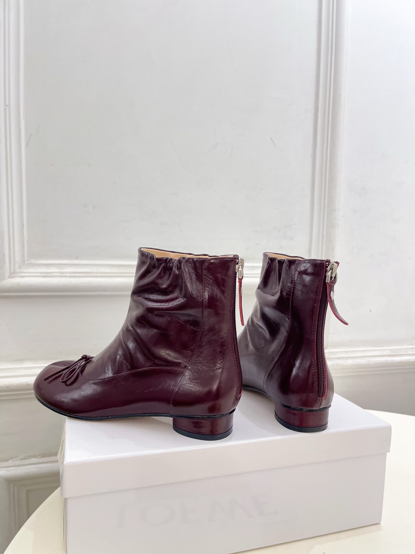 Maison Margiela· 马吉拉26𝐬𝐬 2026秋冬新品 MM6复古蝴蝶结褶皱分趾短靴———————— MM Maison Margiela· 马吉拉26𝐬𝐬 2026秋冬新品 MM6复古蝴蝶结褶皱分趾短靴———————— MM