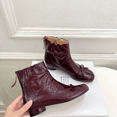 Maison Margiela· 马吉拉26𝐬𝐬 2026秋冬新品 MM6复古蝴蝶结褶皱分趾短靴———————— MM Maison Margiela· 马吉拉26𝐬𝐬 2026秋冬新品 MM6复古蝴蝶结褶皱分趾短靴———————— MM