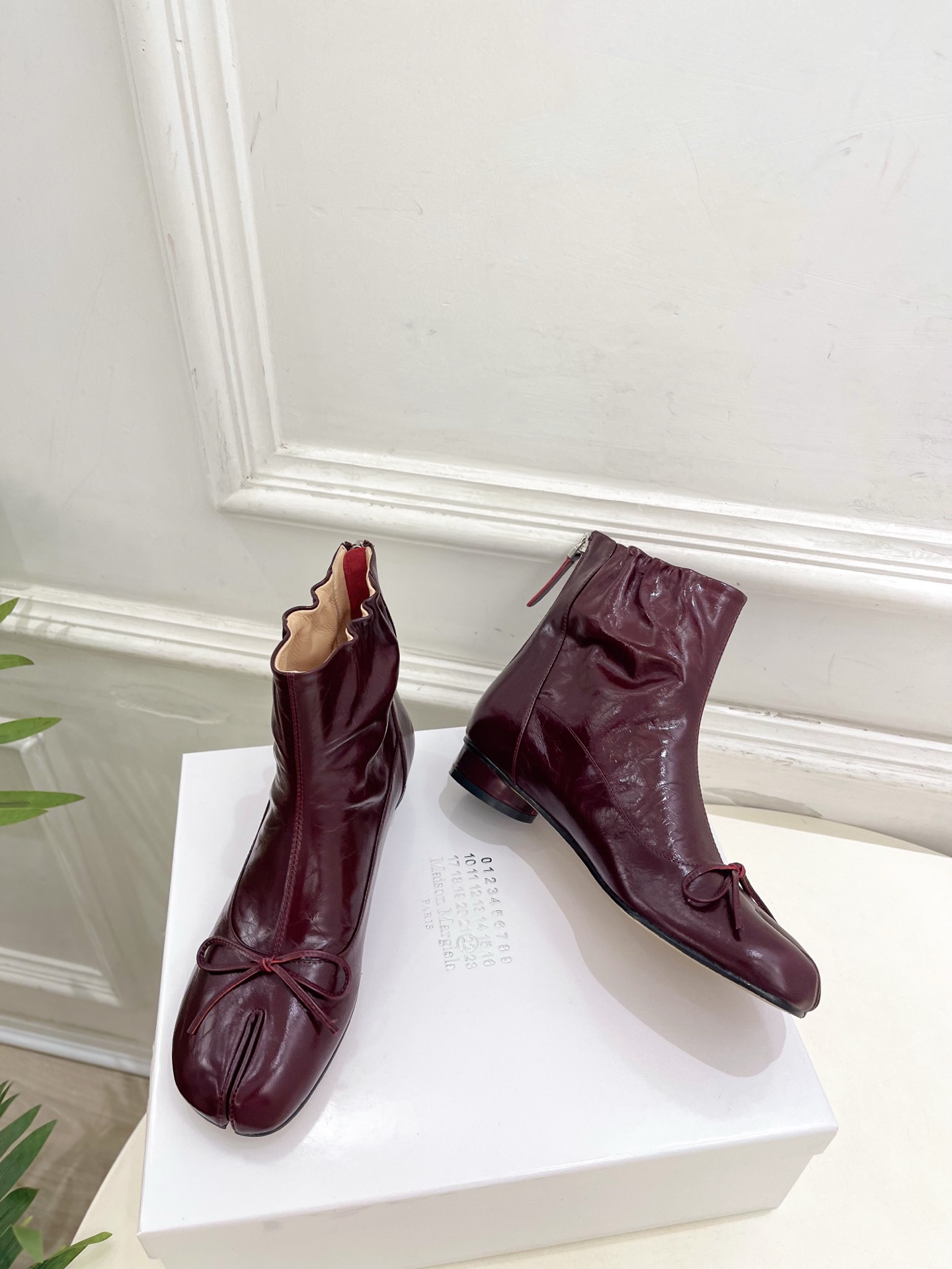 Maison Margiela· 马吉拉26𝐬𝐬 2026秋冬新品 MM6复古蝴蝶结褶皱分趾短靴———————— MM Maison Margiela· 马吉拉26𝐬𝐬 2026秋冬新品 MM6复古蝴蝶结褶皱分趾短靴———————— MM