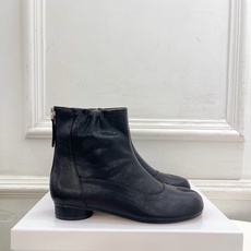 Maison Margiela· 马吉拉26𝐬𝐬 2026秋冬新品 MM6复古蝴蝶结褶皱分趾短靴———————— MM Maison Margiela· 马吉拉26𝐬𝐬 2026秋冬新品 MM6复古蝴蝶结褶皱分趾短靴———————— MM