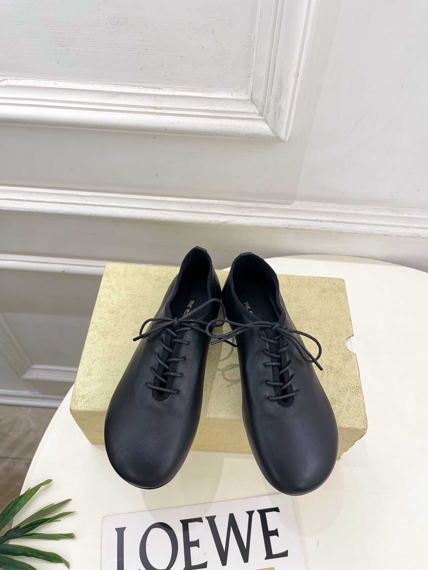 The row 2026新品 复古极简系带平底小皮鞋 ————————— 作为这两年最受欢迎的设计师牌,设计简单、细节巧 The row 2026新品 复古极简系带平底小皮鞋 ————————— 作为这两年最受欢迎的设计师牌,设计简单、细节巧
