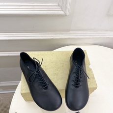 The row 2026新品 复古极简系带平底小皮鞋 ————————— 作为这两年最受欢迎的设计师牌,设计简单、细节巧 The row 2026新品 复古极简系带平底小皮鞋 ————————— 作为这两年最受欢迎的设计师牌,设计简单、细节巧