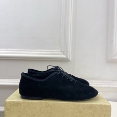 The row 2026新品 复古极简系带平底小皮鞋 ————————— 作为这两年最受欢迎的设计师牌,设计简单、细节巧 The row 2026新品 复古极简系带平底小皮鞋 ————————— 作为这两年最受欢迎的设计师牌,设计简单、细节巧