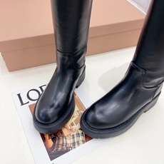 Miu Miu | 缪缪 26𝐬𝐬 🖤2026秋冬新品 专柜主打最新走秀款 复古厚底骑士靴直筒长靴 火爆上新! 🍒BS Miu Miu | 缪缪 26𝐬𝐬 🖤2026秋冬新品 专柜主打最新走秀款 复古厚底骑士靴直筒长靴 火爆上新! 🍒BS