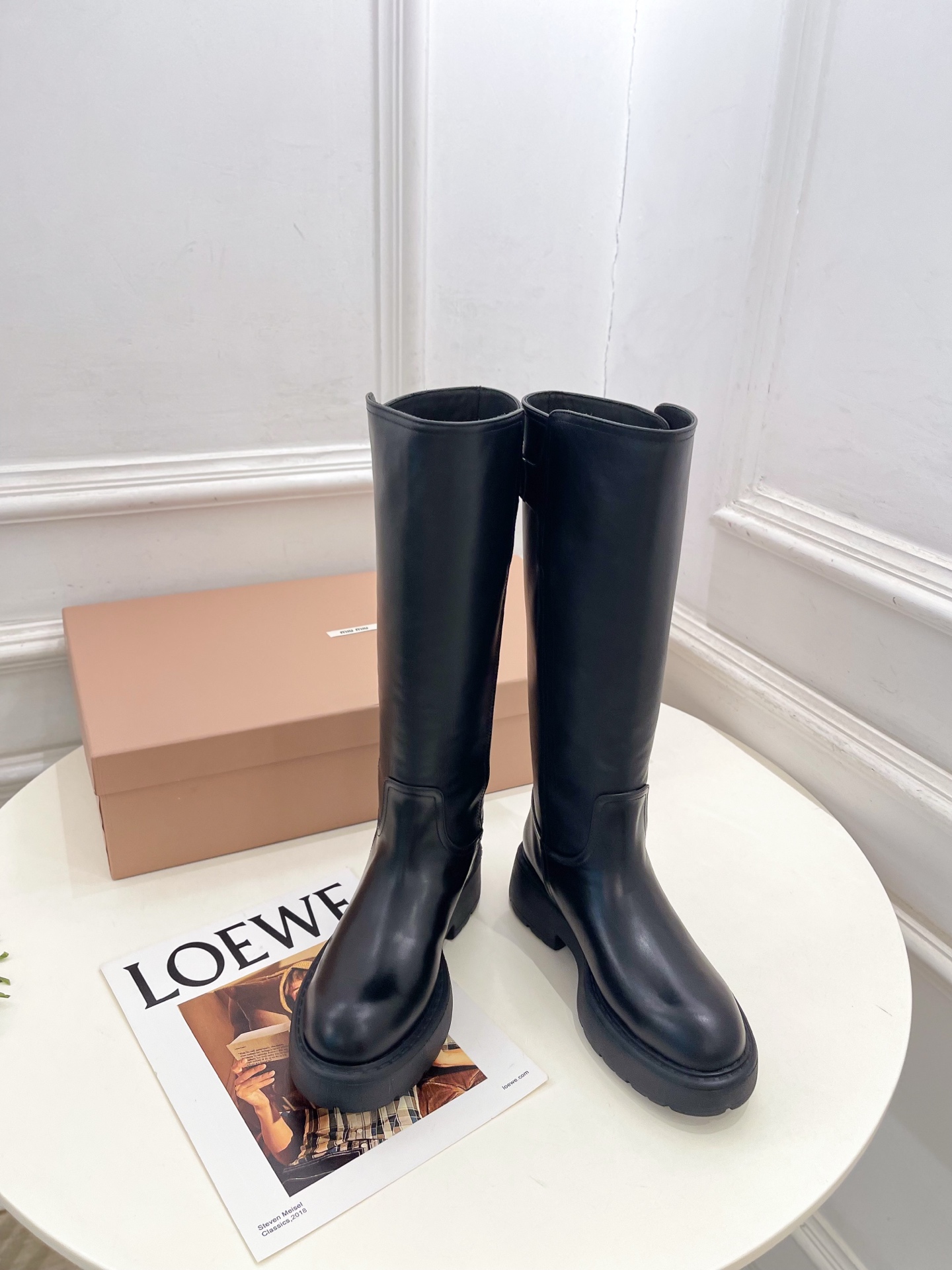 Miu Miu | 缪缪  26𝐬𝐬 🖤2026秋冬新品 专柜主打最新走秀款 复古厚底骑士靴直筒长靴 火爆上新！ 🍒BS