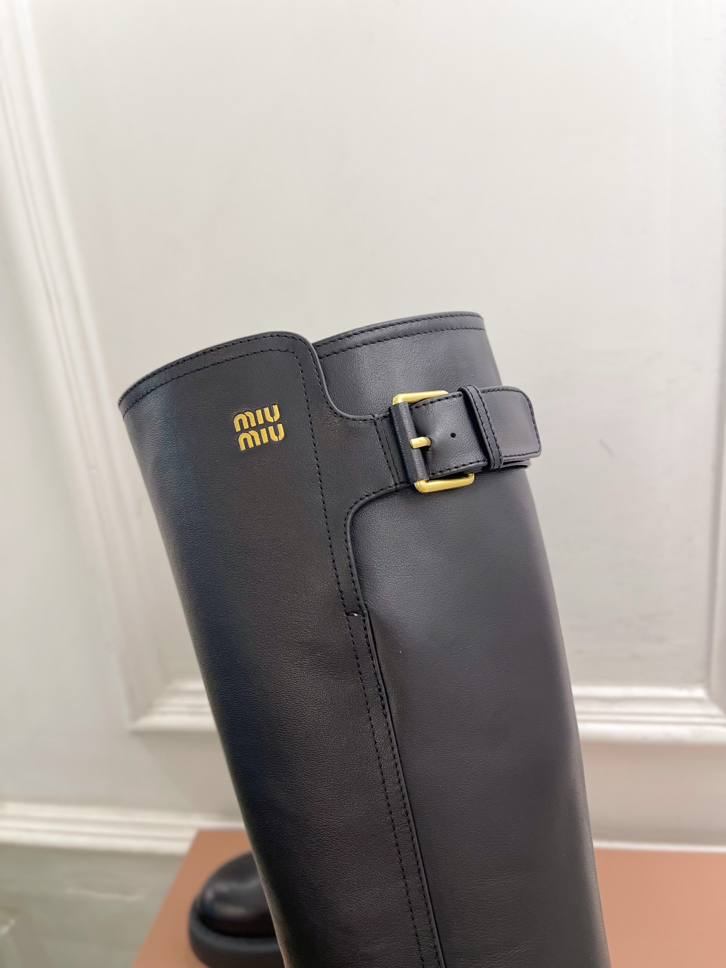 Miu Miu | 缪缪 26𝐬𝐬 🖤2026秋冬新品 专柜主打最新走秀款 复古厚底骑士靴直筒长靴 火爆上新! 🍒BS Miu Miu | 缪缪 26𝐬𝐬 🖤2026秋冬新品 专柜主打最新走秀款 复古厚底骑士靴直筒长靴 火爆上新! 🍒BS