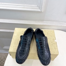 The row 2026春夏新品 复古褶皱粗跟乐福鞋 ————————— 作为这两年最受欢迎的设计师牌,设计简单、细节巧 The row 2026春夏新品 复古褶皱粗跟乐福鞋 ————————— 作为这两年最受欢迎的设计师牌,设计简单、细节巧