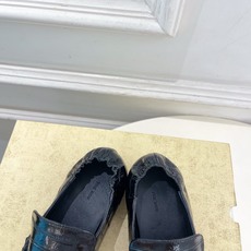 The row 2026春夏新品 复古褶皱粗跟乐福鞋 ————————— 作为这两年最受欢迎的设计师牌,设计简单、细节巧 The row 2026春夏新品 复古褶皱粗跟乐福鞋 ————————— 作为这两年最受欢迎的设计师牌,设计简单、细节巧
