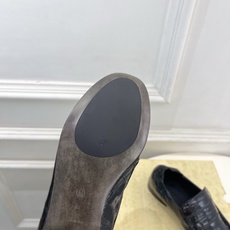 The row 2026春夏新品 复古褶皱粗跟乐福鞋 ————————— 作为这两年最受欢迎的设计师牌,设计简单、细节巧 The row 2026春夏新品 复古褶皱粗跟乐福鞋 ————————— 作为这两年最受欢迎的设计师牌,设计简单、细节巧