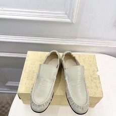 The row 2026春夏新品 复古褶皱粗跟乐福鞋 ————————— 作为这两年最受欢迎的设计师牌,设计简单、细节巧 The row 2026春夏新品 复古褶皱粗跟乐福鞋 ————————— 作为这两年最受欢迎的设计师牌,设计简单、细节巧