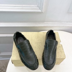 The row 2026春夏新品 复古褶皱粗跟乐福鞋 ————————— 作为这两年最受欢迎的设计师牌,设计简单、细节巧 The row 2026春夏新品 复古褶皱粗跟乐福鞋 ————————— 作为这两年最受欢迎的设计师牌,设计简单、细节巧