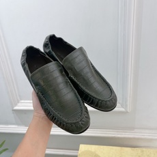 The row 2026春夏新品 复古褶皱粗跟乐福鞋 ————————— 作为这两年最受欢迎的设计师牌,设计简单、细节巧 The row 2026春夏新品 复古褶皱粗跟乐福鞋 ————————— 作为这两年最受欢迎的设计师牌,设计简单、细节巧