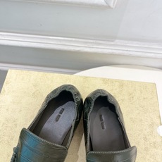 The row 2026春夏新品 复古褶皱粗跟乐福鞋 ————————— 作为这两年最受欢迎的设计师牌,设计简单、细节巧 The row 2026春夏新品 复古褶皱粗跟乐福鞋 ————————— 作为这两年最受欢迎的设计师牌,设计简单、细节巧