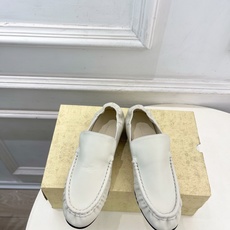 The row 2026春夏新品 复古褶皱粗跟乐福鞋 ————————— 作为这两年最受欢迎的设计师牌,设计简单、细节巧 The row 2026春夏新品 复古褶皱粗跟乐福鞋 ————————— 作为这两年最受欢迎的设计师牌,设计简单、细节巧