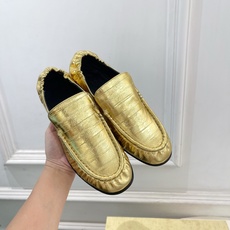 The row 2026春夏新品 复古褶皱粗跟乐福鞋 ————————— 作为这两年最受欢迎的设计师牌,设计简单、细节巧 The row 2026春夏新品 复古褶皱粗跟乐福鞋 ————————— 作为这两年最受欢迎的设计师牌,设计简单、细节巧