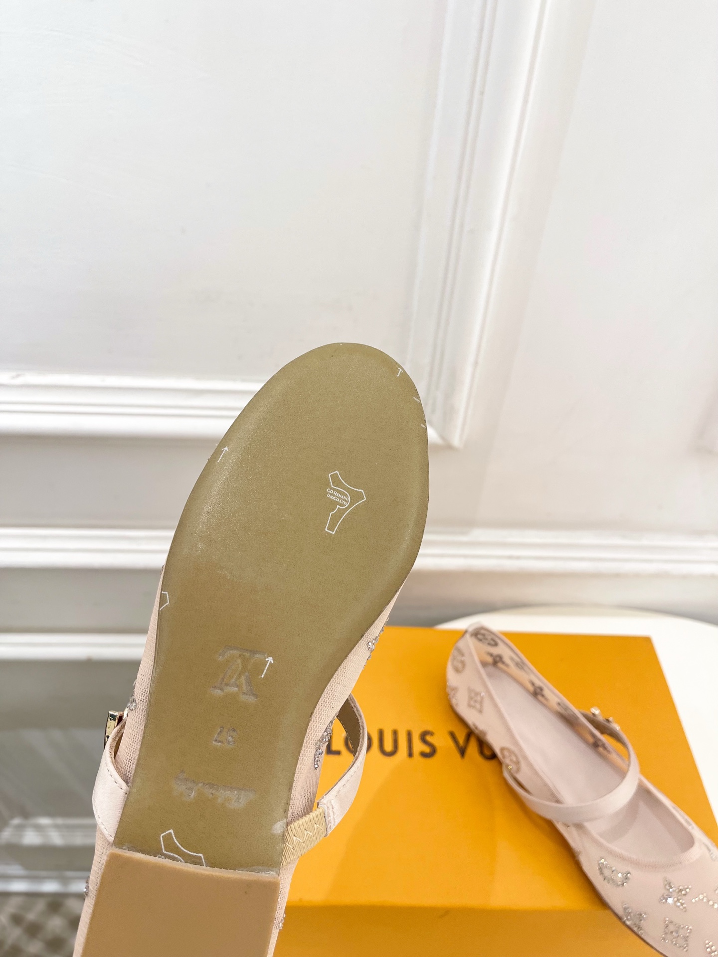 LV | 路易威登 26𝐬𝐬 🧡💚2026 春夏新款 顶级版本‼️原版一致 专柜主打最新款 LV网纱水钻平底玛丽珍 LV | 路易威登 26𝐬𝐬 🧡💚2026 春夏新款 顶级版本‼️原版一致 专柜主打最新款 LV网纱水钻平底玛丽珍