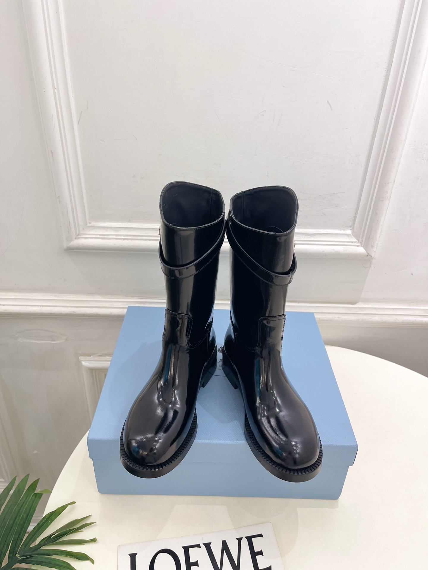 PRADA 普拉达  26𝐬𝐬  🌈2026秋冬新品 专柜走秀款 经典字母皮带扣粗跟长筒骑士靴 系列〰 ◽鞋面：原版高定