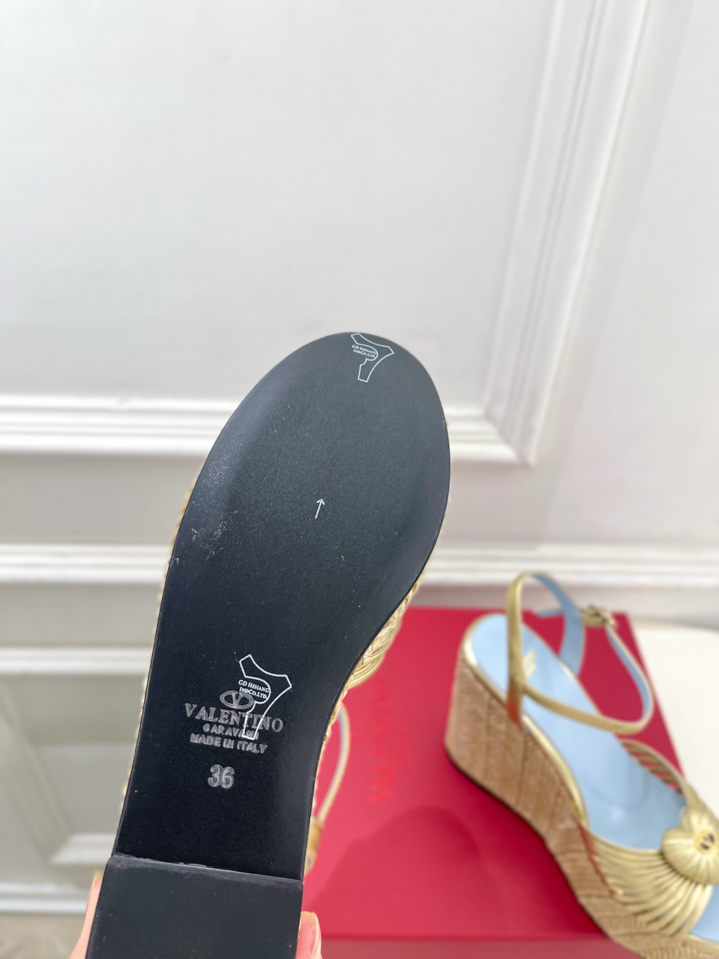 Valentino 华伦天奴 26𝐬𝐬 2026ss新品 VT爱心扣细带坡跟厚底凉鞋 上新☑️ ———————————— Valentino 华伦天奴 26𝐬𝐬 2026ss新品 VT爱心扣细带坡跟厚底凉鞋 上新☑️ ————————————