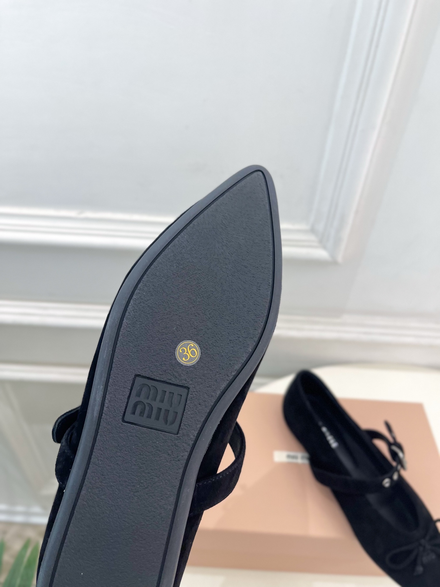 Miu Miu | 缪缪 26𝐬𝐬 🖤2026秋冬新品 专柜主打最新走秀款 尖头蝴蝶结皮带扣玛丽珍鞋 火爆上新! 🍒B Miu Miu | 缪缪 26𝐬𝐬 🖤2026秋冬新品 专柜主打最新走秀款 尖头蝴蝶结皮带扣玛丽珍鞋 火爆上新! 🍒B