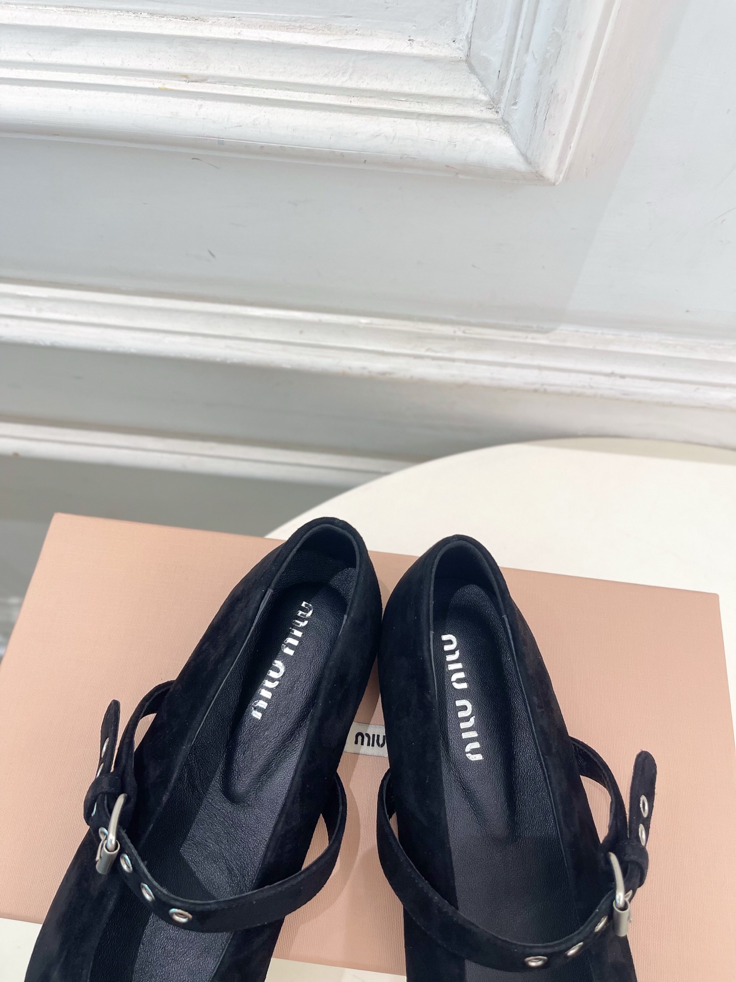 Miu Miu | 缪缪 26𝐬𝐬 🖤2026秋冬新品 专柜主打最新走秀款 尖头蝴蝶结皮带扣玛丽珍鞋 火爆上新! 🍒B Miu Miu | 缪缪 26𝐬𝐬 🖤2026秋冬新品 专柜主打最新走秀款 尖头蝴蝶结皮带扣玛丽珍鞋 火爆上新! 🍒B