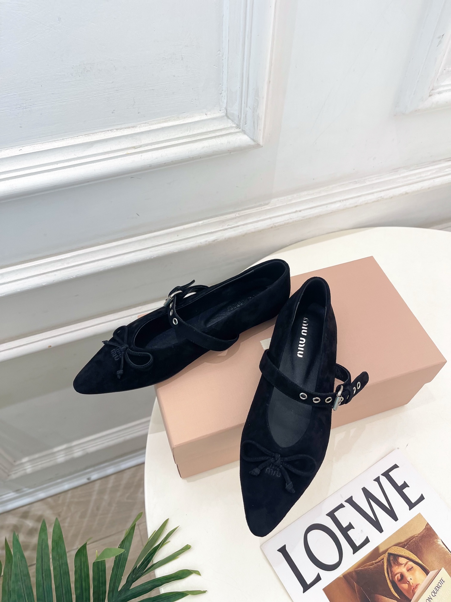 Miu Miu | 缪缪 26𝐬𝐬 🖤2026秋冬新品 专柜主打最新走秀款 尖头蝴蝶结皮带扣玛丽珍鞋 火爆上新! 🍒B Miu Miu | 缪缪 26𝐬𝐬 🖤2026秋冬新品 专柜主打最新走秀款 尖头蝴蝶结皮带扣玛丽珍鞋 火爆上新! 🍒B