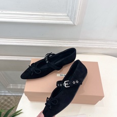 Miu Miu | 缪缪 26𝐬𝐬 🖤2026秋冬新品 专柜主打最新走秀款 尖头蝴蝶结皮带扣玛丽珍鞋 火爆上新! 🍒B Miu Miu | 缪缪 26𝐬𝐬 🖤2026秋冬新品 专柜主打最新走秀款 尖头蝴蝶结皮带扣玛丽珍鞋 火爆上新! 🍒B