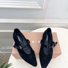 Miu Miu | 缪缪 26𝐬𝐬 🖤2026秋冬新品 专柜主打最新走秀款 尖头蝴蝶结皮带扣玛丽珍鞋 火爆上新! 🍒B Miu Miu | 缪缪 26𝐬𝐬 🖤2026秋冬新品 专柜主打最新走秀款 尖头蝴蝶结皮带扣玛丽珍鞋 火爆上新! 🍒B