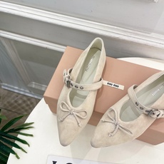 Miu Miu | 缪缪 26𝐬𝐬 🖤2026秋冬新品 专柜主打最新走秀款 尖头蝴蝶结皮带扣玛丽珍鞋 火爆上新! 🍒B Miu Miu | 缪缪 26𝐬𝐬 🖤2026秋冬新品 专柜主打最新走秀款 尖头蝴蝶结皮带扣玛丽珍鞋 火爆上新! 🍒B