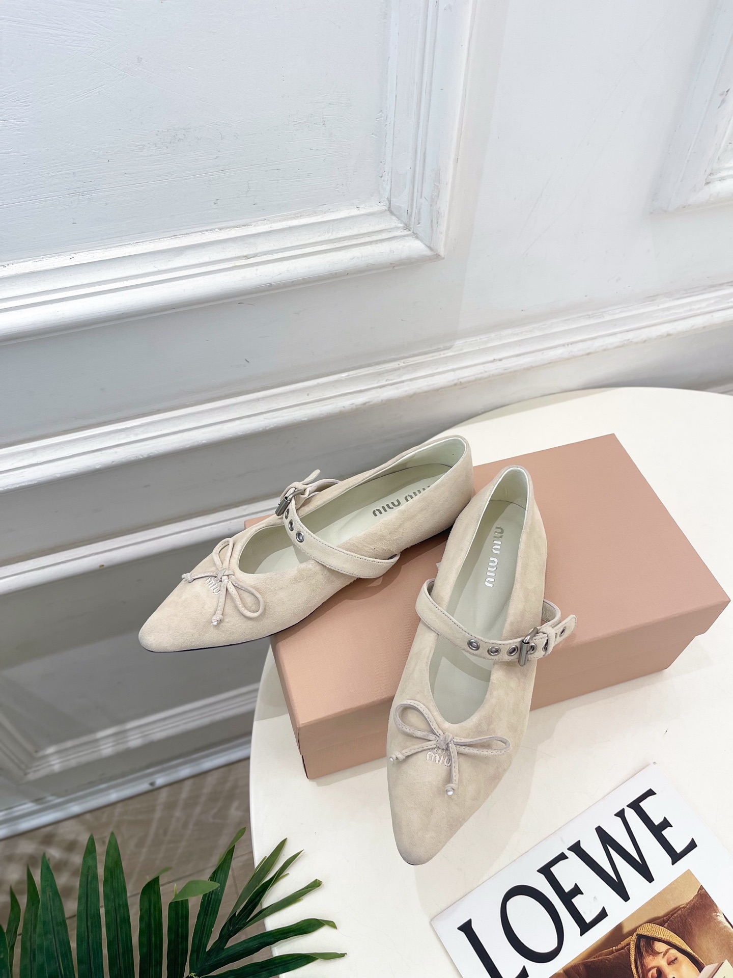 Miu Miu | 缪缪 26𝐬𝐬 🖤2026秋冬新品 专柜主打最新走秀款 尖头蝴蝶结皮带扣玛丽珍鞋 火爆上新! 🍒B Miu Miu | 缪缪 26𝐬𝐬 🖤2026秋冬新品 专柜主打最新走秀款 尖头蝴蝶结皮带扣玛丽珍鞋 火爆上新! 🍒B