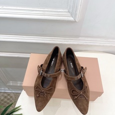 Miu Miu | 缪缪 26𝐬𝐬 🖤2026秋冬新品 专柜主打最新走秀款 尖头蝴蝶结皮带扣玛丽珍鞋 火爆上新! 🍒B Miu Miu | 缪缪 26𝐬𝐬 🖤2026秋冬新品 专柜主打最新走秀款 尖头蝴蝶结皮带扣玛丽珍鞋 火爆上新! 🍒B