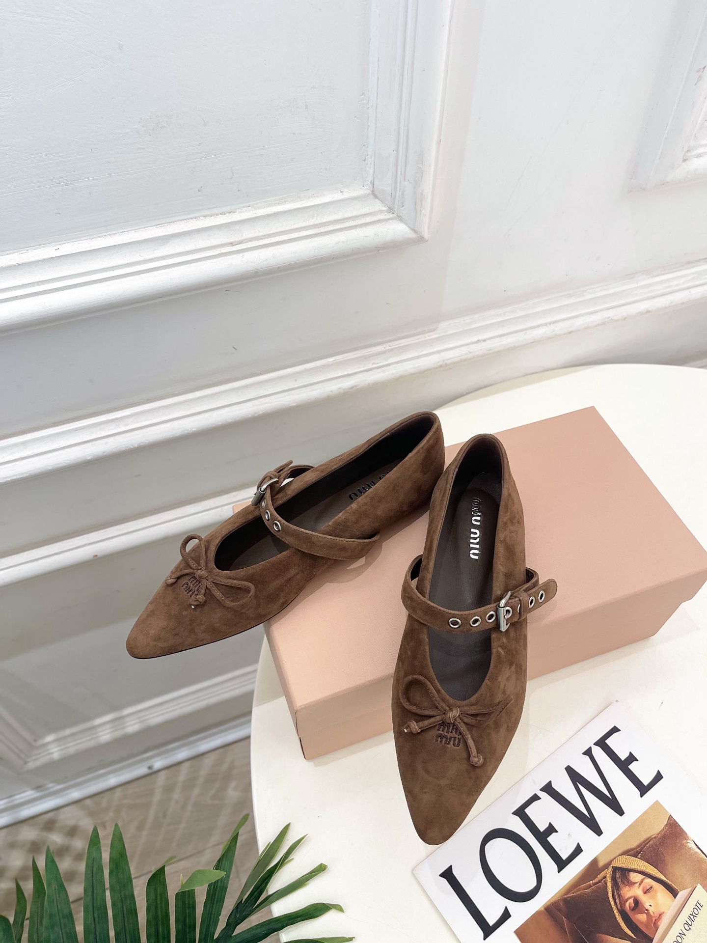 Miu Miu | 缪缪 26𝐬𝐬 🖤2026秋冬新品 专柜主打最新走秀款 尖头蝴蝶结皮带扣玛丽珍鞋 火爆上新! 🍒B Miu Miu | 缪缪 26𝐬𝐬 🖤2026秋冬新品 专柜主打最新走秀款 尖头蝴蝶结皮带扣玛丽珍鞋 火爆上新! 🍒B