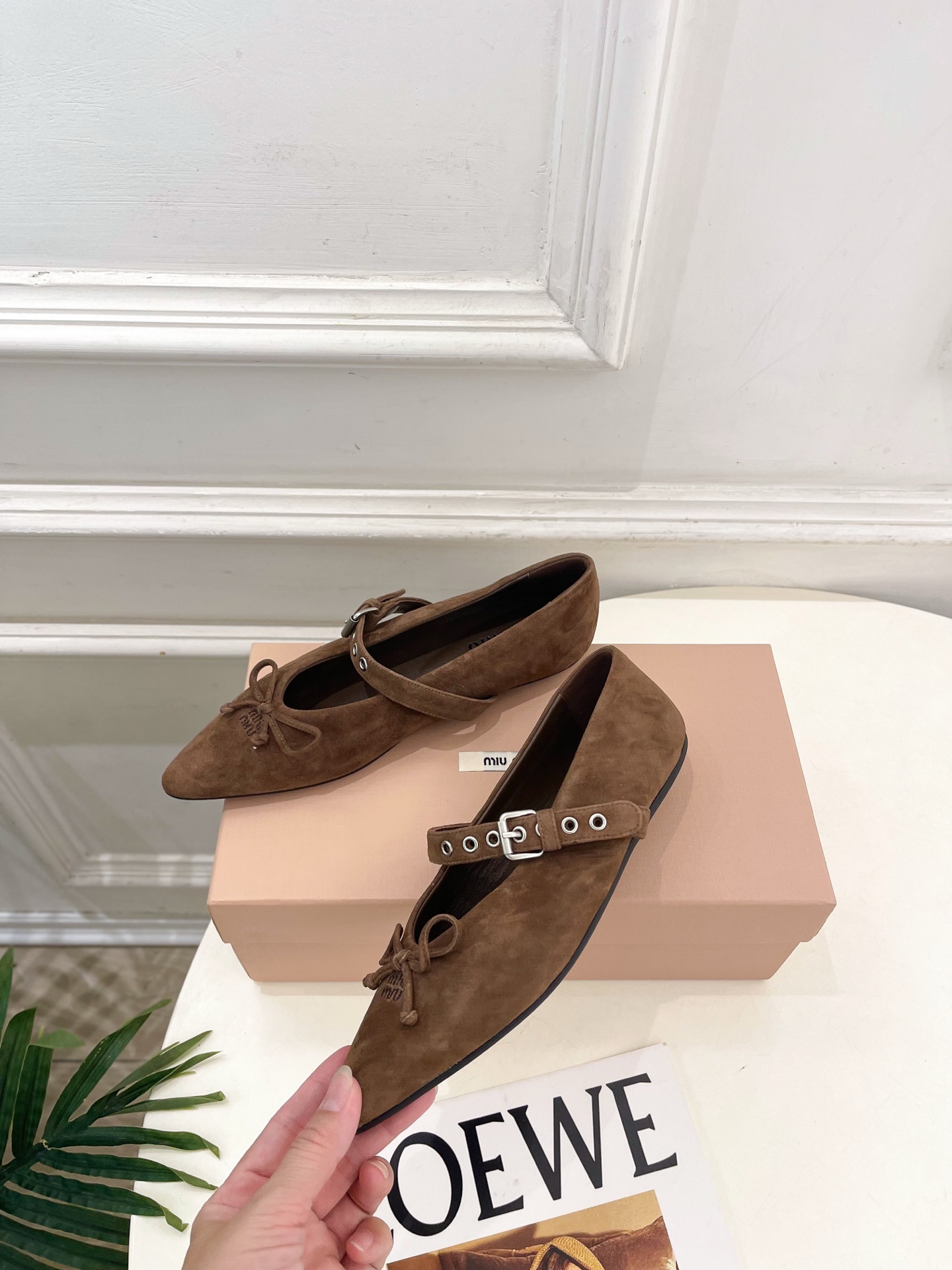 Miu Miu | 缪缪 26𝐬𝐬 🖤2026秋冬新品 专柜主打最新走秀款 尖头蝴蝶结皮带扣玛丽珍鞋 火爆上新! 🍒B Miu Miu | 缪缪 26𝐬𝐬 🖤2026秋冬新品 专柜主打最新走秀款 尖头蝴蝶结皮带扣玛丽珍鞋 火爆上新! 🍒B