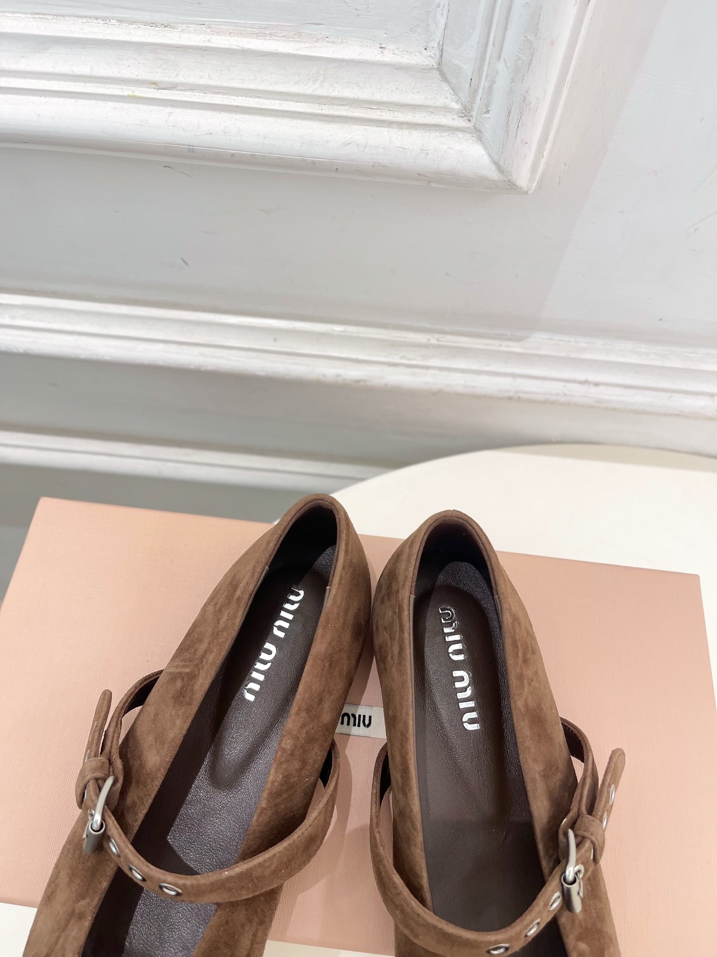 Miu Miu | 缪缪 26𝐬𝐬 🖤2026秋冬新品 专柜主打最新走秀款 尖头蝴蝶结皮带扣玛丽珍鞋 火爆上新! 🍒B Miu Miu | 缪缪 26𝐬𝐬 🖤2026秋冬新品 专柜主打最新走秀款 尖头蝴蝶结皮带扣玛丽珍鞋 火爆上新! 🍒B