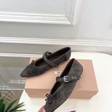 Miu Miu | 缪缪 26𝐬𝐬 🖤2026秋冬新品 专柜主打最新走秀款 尖头蝴蝶结皮带扣玛丽珍鞋 火爆上新! 🍒B Miu Miu | 缪缪 26𝐬𝐬 🖤2026秋冬新品 专柜主打最新走秀款 尖头蝴蝶结皮带扣玛丽珍鞋 火爆上新! 🍒B