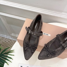 Miu Miu | 缪缪 26𝐬𝐬 🖤2026秋冬新品 专柜主打最新走秀款 尖头蝴蝶结皮带扣玛丽珍鞋 火爆上新! 🍒B Miu Miu | 缪缪 26𝐬𝐬 🖤2026秋冬新品 专柜主打最新走秀款 尖头蝴蝶结皮带扣玛丽珍鞋 火爆上新! 🍒B