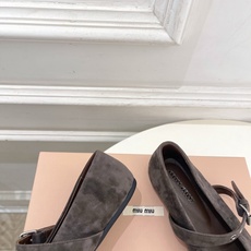 Miu Miu | 缪缪 26𝐬𝐬 🖤2026秋冬新品 专柜主打最新走秀款 尖头蝴蝶结皮带扣玛丽珍鞋 火爆上新! 🍒B Miu Miu | 缪缪 26𝐬𝐬 🖤2026秋冬新品 专柜主打最新走秀款 尖头蝴蝶结皮带扣玛丽珍鞋 火爆上新! 🍒B