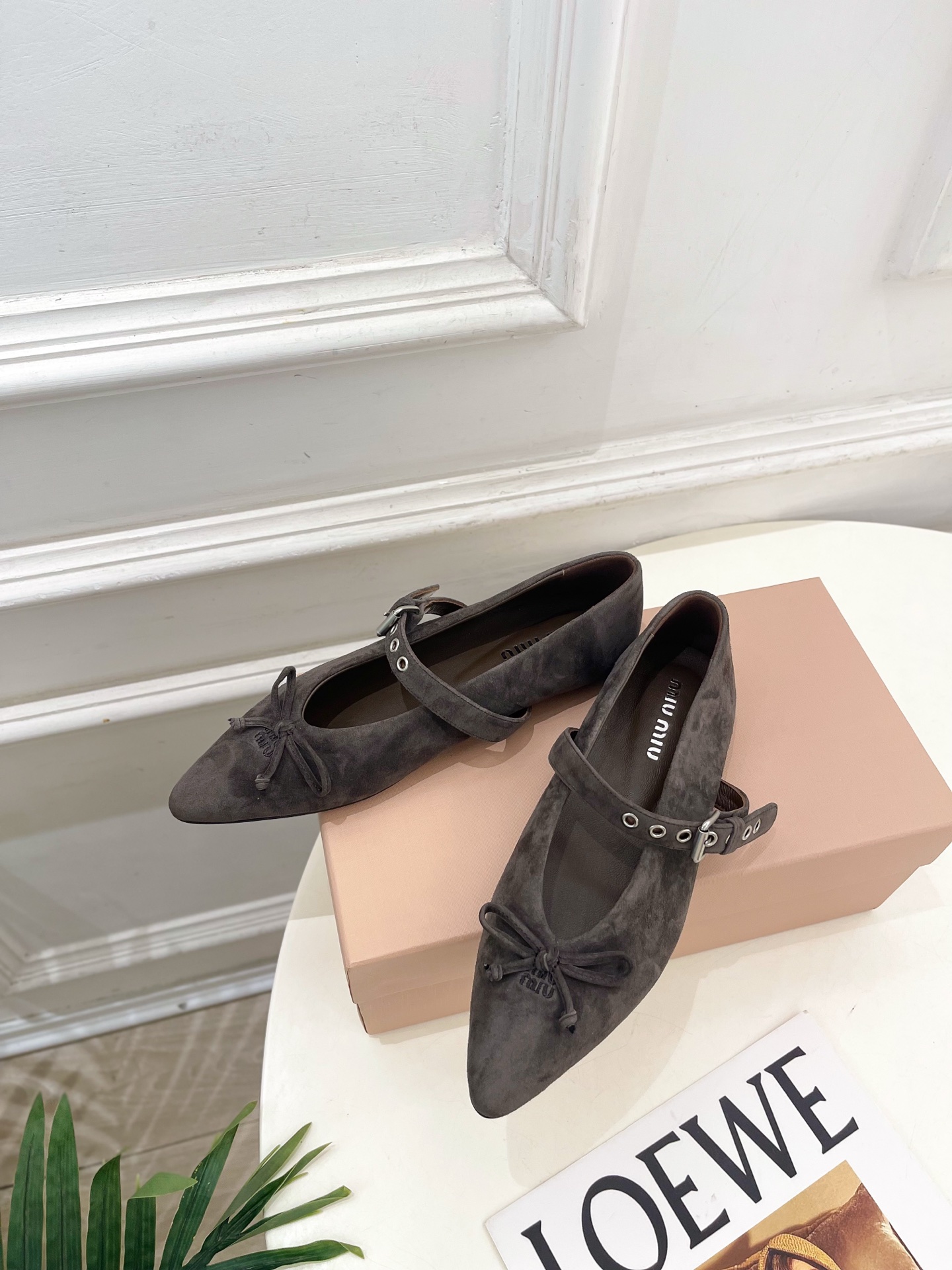 Miu Miu | 缪缪 26𝐬𝐬 🖤2026秋冬新品 专柜主打最新走秀款 尖头蝴蝶结皮带扣玛丽珍鞋 火爆上新! 🍒B Miu Miu | 缪缪 26𝐬𝐬 🖤2026秋冬新品 专柜主打最新走秀款 尖头蝴蝶结皮带扣玛丽珍鞋 火爆上新! 🍒B