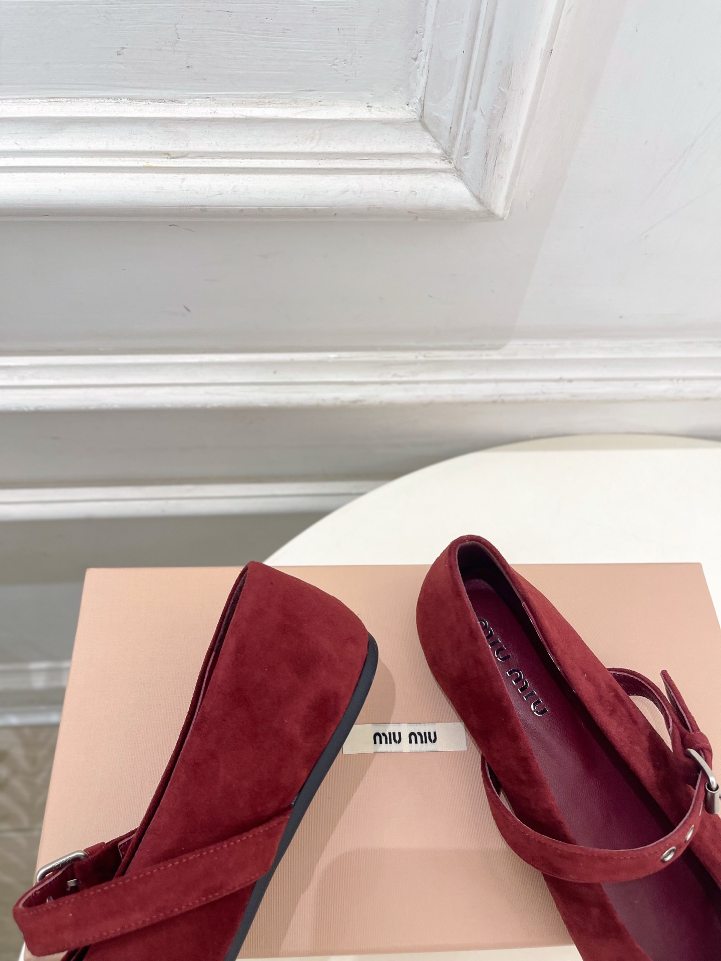 Miu Miu | 缪缪 26𝐬𝐬 🖤2026秋冬新品 专柜主打最新走秀款 尖头蝴蝶结皮带扣玛丽珍鞋 火爆上新! 🍒B Miu Miu | 缪缪 26𝐬𝐬 🖤2026秋冬新品 专柜主打最新走秀款 尖头蝴蝶结皮带扣玛丽珍鞋 火爆上新! 🍒B