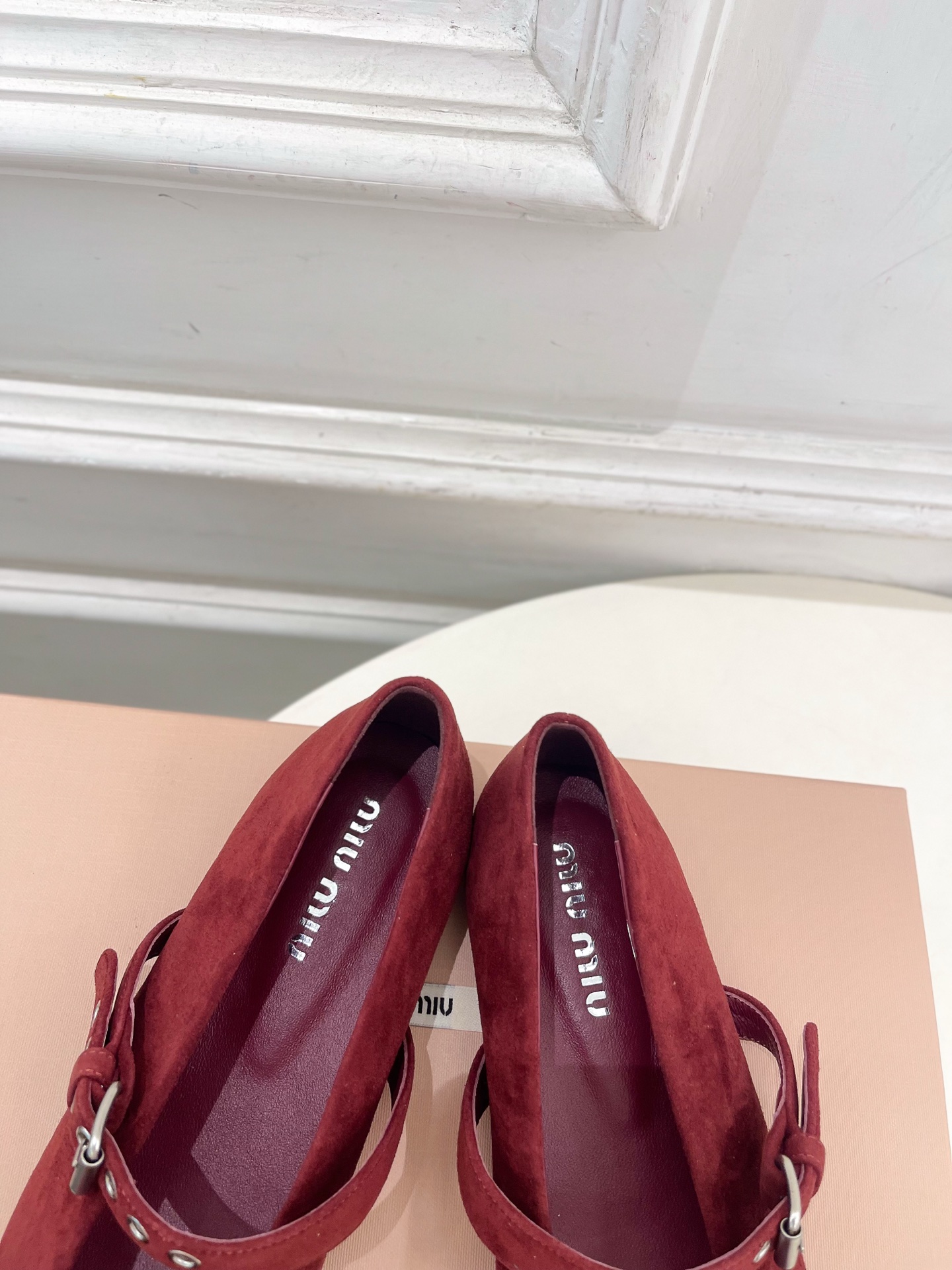 Miu Miu | 缪缪 26𝐬𝐬 🖤2026秋冬新品 专柜主打最新走秀款 尖头蝴蝶结皮带扣玛丽珍鞋 火爆上新! 🍒B Miu Miu | 缪缪 26𝐬𝐬 🖤2026秋冬新品 专柜主打最新走秀款 尖头蝴蝶结皮带扣玛丽珍鞋 火爆上新! 🍒B