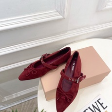 Miu Miu | 缪缪 26𝐬𝐬 🖤2026秋冬新品 专柜主打最新走秀款 尖头蝴蝶结皮带扣玛丽珍鞋 火爆上新! 🍒B Miu Miu | 缪缪 26𝐬𝐬 🖤2026秋冬新品 专柜主打最新走秀款 尖头蝴蝶结皮带扣玛丽珍鞋 火爆上新! 🍒B