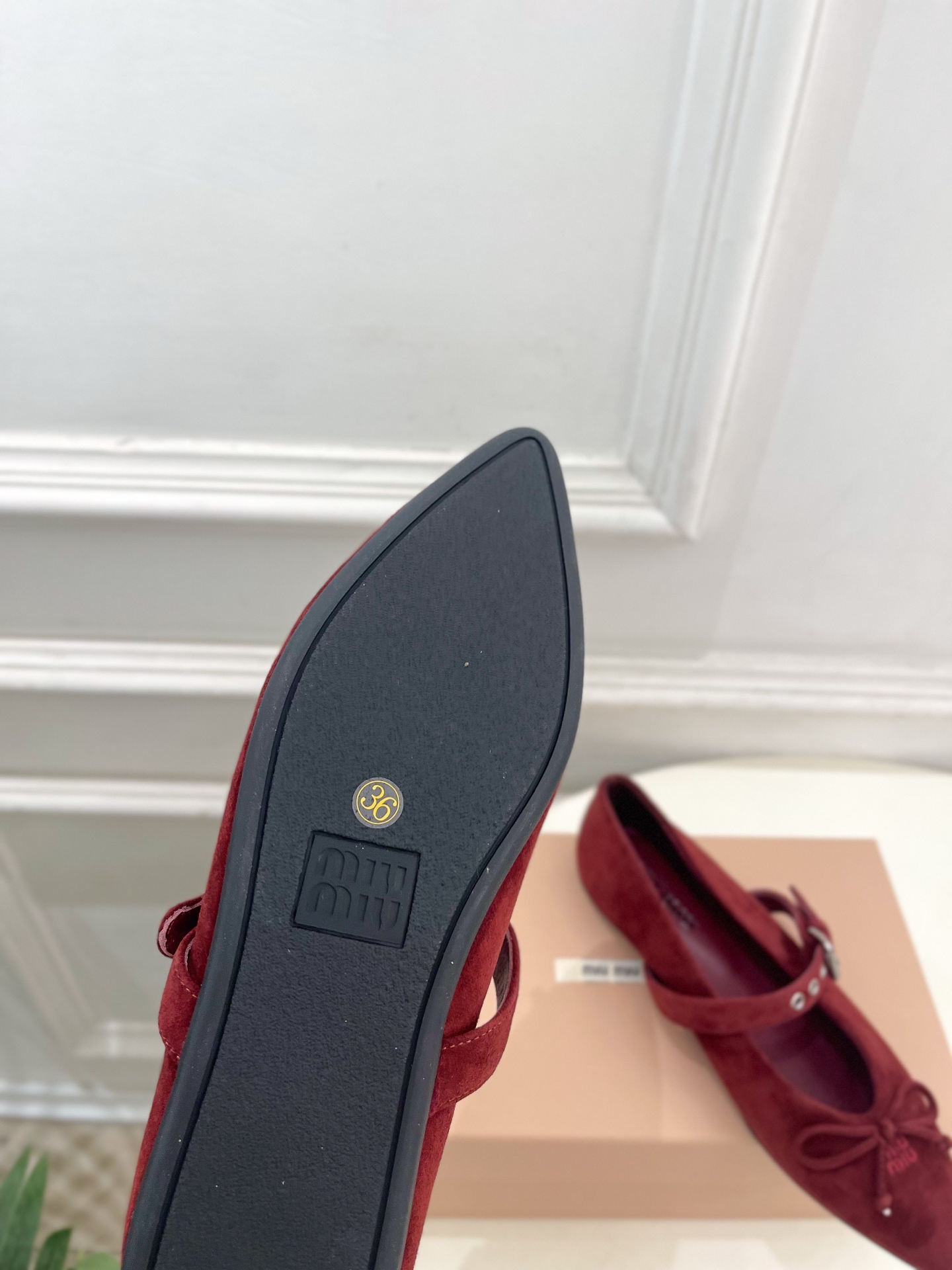 Miu Miu | 缪缪 26𝐬𝐬 🖤2026秋冬新品 专柜主打最新走秀款 尖头蝴蝶结皮带扣玛丽珍鞋 火爆上新! 🍒B Miu Miu | 缪缪 26𝐬𝐬 🖤2026秋冬新品 专柜主打最新走秀款 尖头蝴蝶结皮带扣玛丽珍鞋 火爆上新! 🍒B