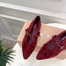 Miu Miu | 缪缪 26𝐬𝐬 🖤2026秋冬新品 专柜主打最新走秀款 尖头蝴蝶结皮带扣玛丽珍鞋 火爆上新! 🍒B Miu Miu | 缪缪 26𝐬𝐬 🖤2026秋冬新品 专柜主打最新走秀款 尖头蝴蝶结皮带扣玛丽珍鞋 火爆上新! 🍒B