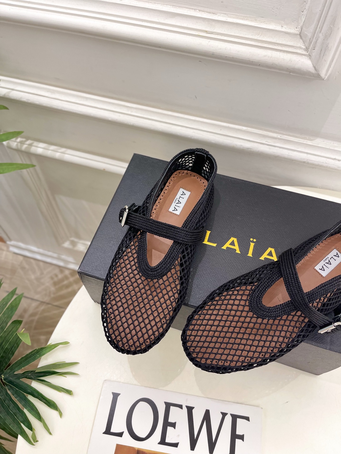 ALAÏA 阿莱亚26𝐬𝐬   2026春夏新品 秀场同款 经典镂空渔网平底玛丽珍鞋 ————————— Alaïa作为