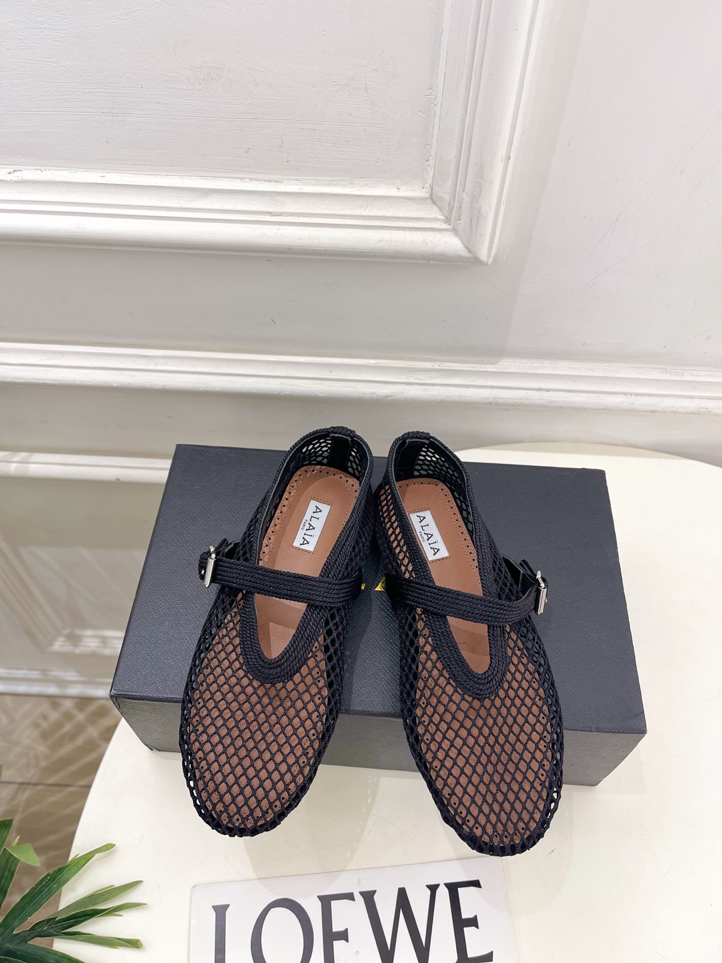 ALAÏA 阿莱亚26𝐬𝐬 2026春夏新品 秀场同款 经典镂空渔网平底玛丽珍鞋 ————————— Alaïa作为 ALAÏA 阿莱亚26𝐬𝐬 2026春夏新品 秀场同款 经典镂空渔网平底玛丽珍鞋 ————————— Alaïa作为