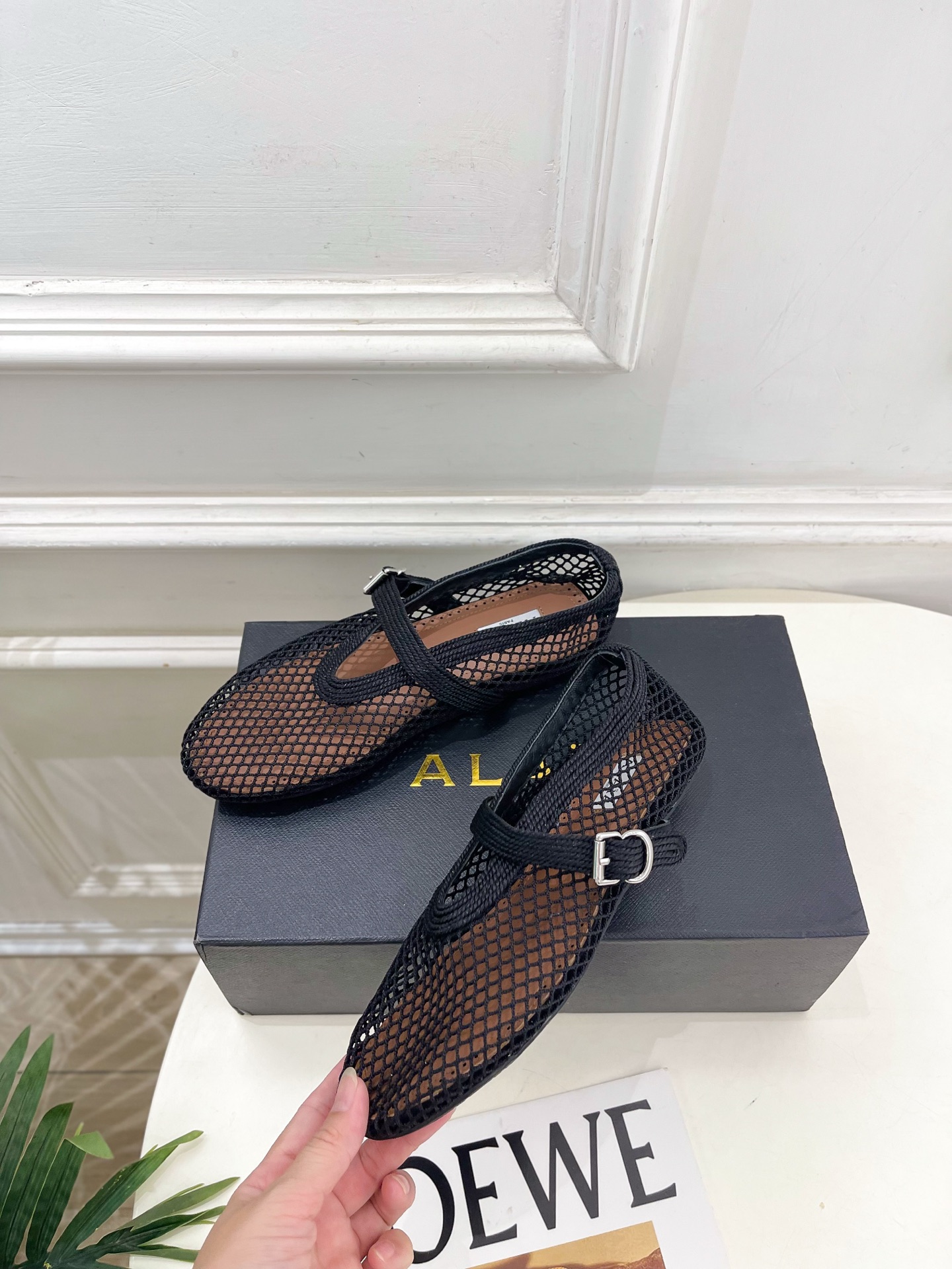 ALAÏA 阿莱亚26𝐬𝐬   2026春夏新品 秀场同款 经典镂空渔网平底玛丽珍鞋 ————————— Alaïa作为