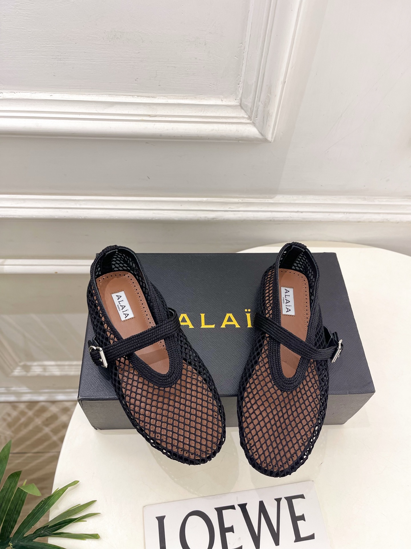 ALAÏA 阿莱亚26𝐬𝐬   2026春夏新品 秀场同款 经典镂空渔网平底玛丽珍鞋 ————————— Alaïa作为