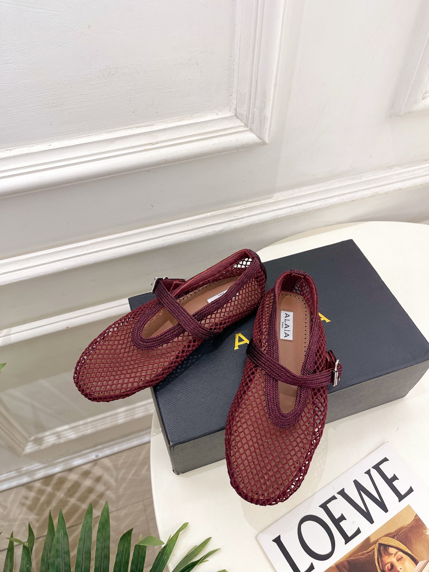 ALAÏA 阿莱亚26𝐬𝐬 2026春夏新品 秀场同款 经典镂空渔网平底玛丽珍鞋 ————————— Alaïa作为 ALAÏA 阿莱亚26𝐬𝐬 2026春夏新品 秀场同款 经典镂空渔网平底玛丽珍鞋 ————————— Alaïa作为