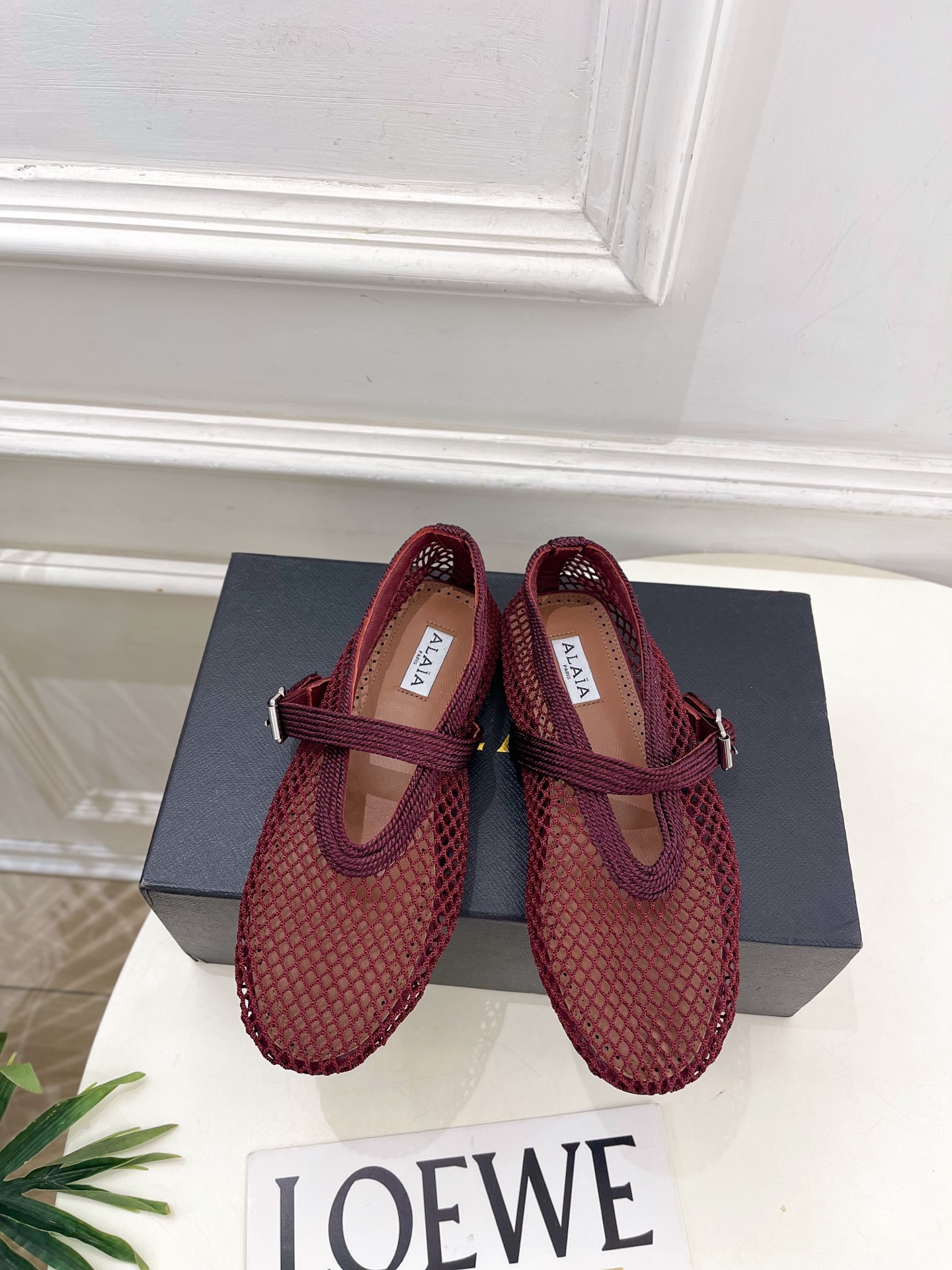ALAÏA 阿莱亚26𝐬𝐬 2026春夏新品 秀场同款 经典镂空渔网平底玛丽珍鞋 ————————— Alaïa作为 ALAÏA 阿莱亚26𝐬𝐬 2026春夏新品 秀场同款 经典镂空渔网平底玛丽珍鞋 ————————— Alaïa作为
