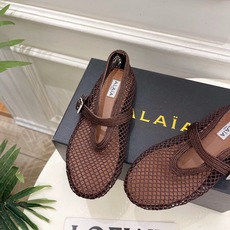 ALAÏA 阿莱亚26𝐬𝐬 2026春夏新品 秀场同款 经典镂空渔网平底玛丽珍鞋 ————————— Alaïa作为 ALAÏA 阿莱亚26𝐬𝐬 2026春夏新品 秀场同款 经典镂空渔网平底玛丽珍鞋 ————————— Alaïa作为